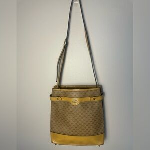 Gucci Vintage Stylish Tan and Yellow Shoulder Bag